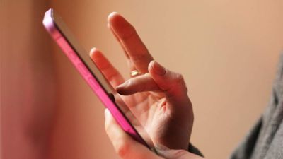 «Известия»: в России могут ввести обязательную предустановку ИИ на смартфоны и электронику